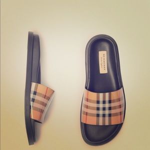 Women’s Burberry sandals  size 39.5 (9.5)